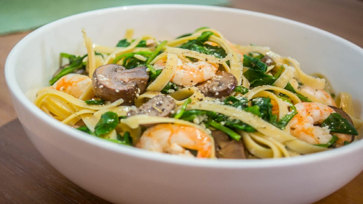 One Pot Dinner: Shrimp, Mushrooms and Spinach Pasta - aspireTV