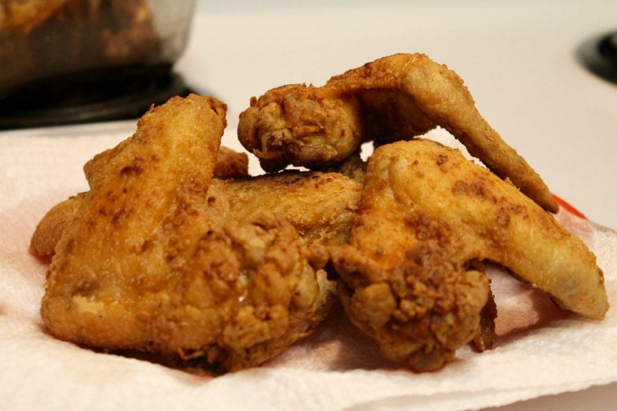 Old Fashioned Crispy Fried Chicken Wings | I Heart Recipes
