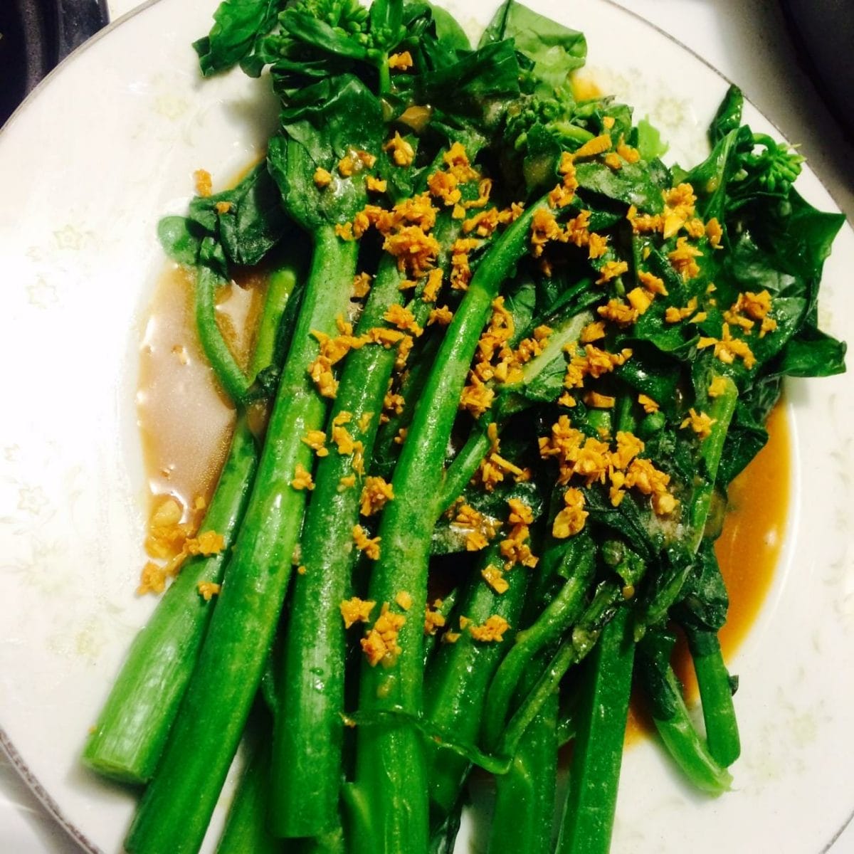 Stir-fry Kai Lan (Chinese Broccoli) with crispy garlic – tracethefoodlove