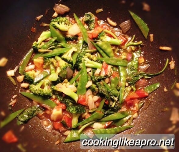 Cooking Snow Peas with Tomato and Broccoli