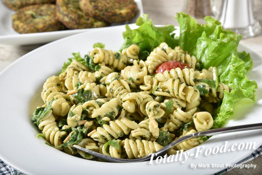 Spinach Basil Pesto Pasta Salad Recipe - Totally Food